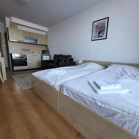 Апартамент Aspen Golf And *